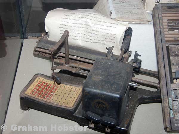 old-typewriter
